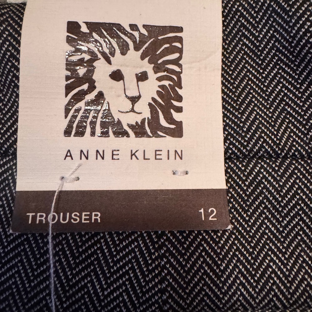Anne Klein women’s white and black herringbone patterned Dress Trousers NWT - Picture 5 of 14
